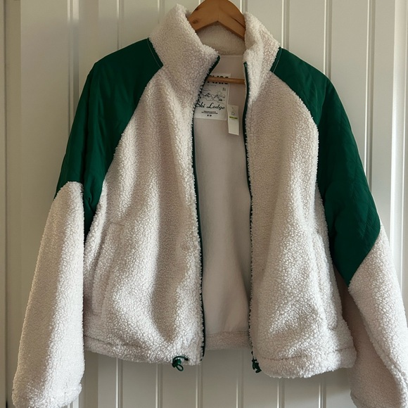 aerie Cream Sherpa Jacket with Green Quilted Shoulders - Picture 10 of 14